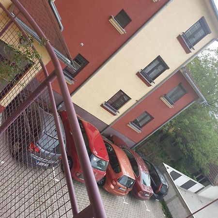 Lux Apartman Čačak Zewnętrze zdjęcie