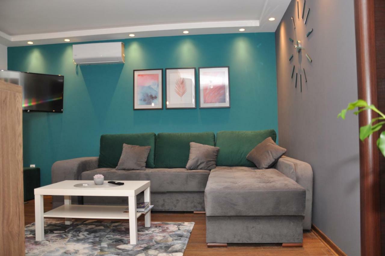 Lux Apartman Čačak Zewnętrze zdjęcie